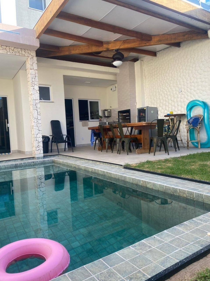 Casa à venda com 3 quartos, 170m² - Foto 1