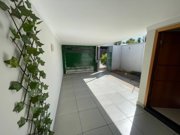 Casa à venda com 3 quartos, 110m² - Foto 1