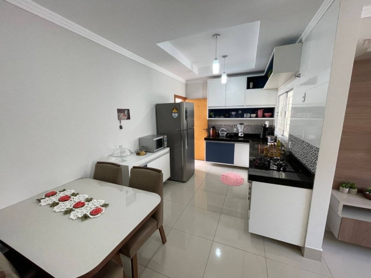 Casa à venda com 3 quartos, 110m² - Foto 3