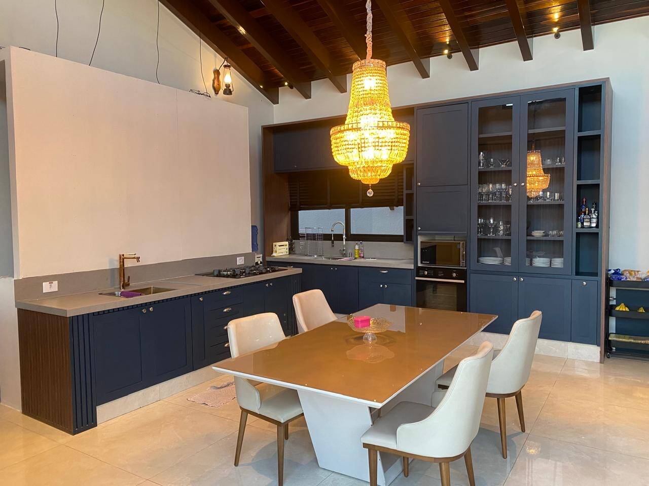 Casa à venda com 3 quartos, 231m² - Foto 2