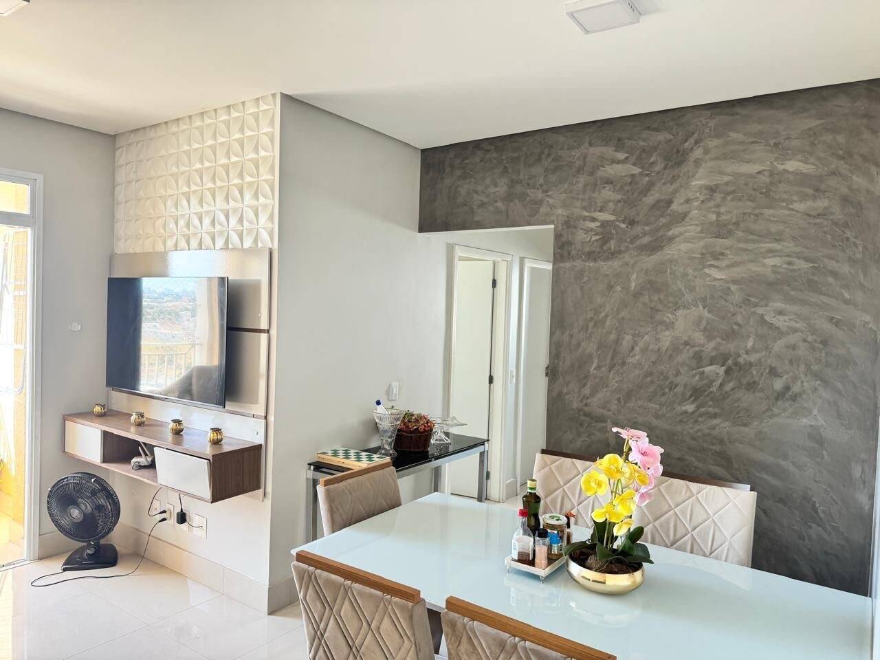 Apartamento à venda com 3 quartos, 80m² - Foto 1