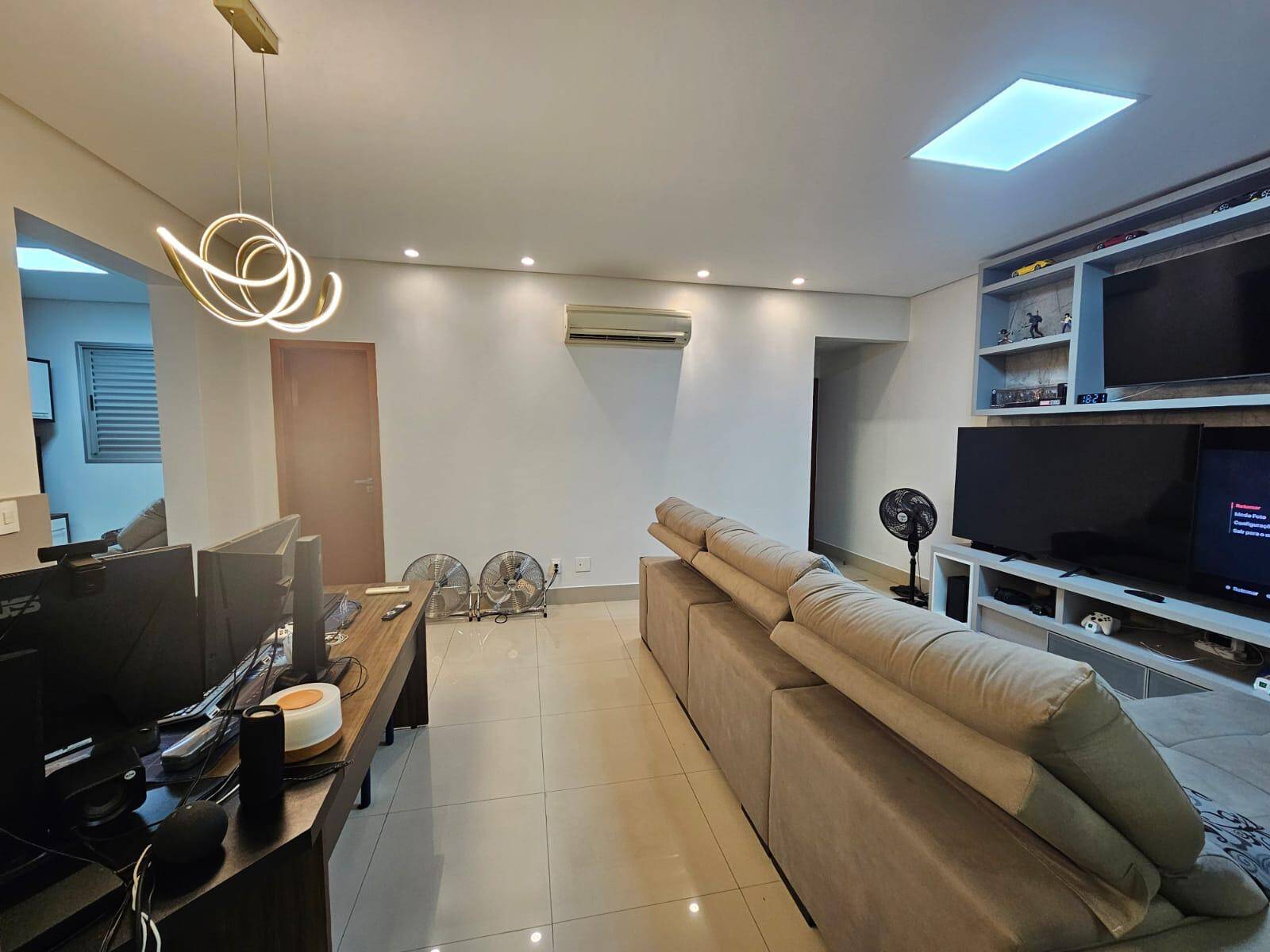Apartamento à venda com 3 quartos, 134m² - Foto 1