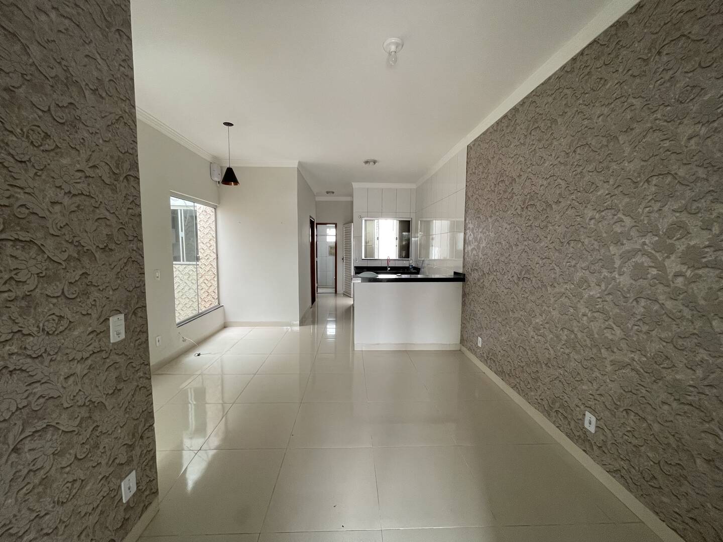 Casa à venda com 3 quartos, 89m² - Foto 2