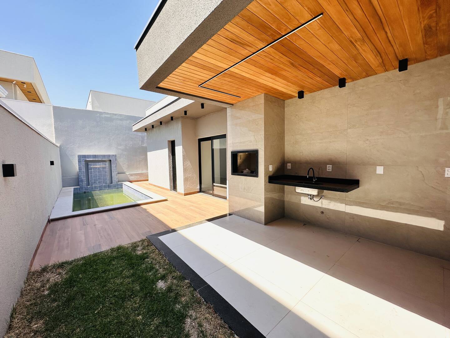 Casa à venda com 3 quartos, 174m² - Foto 2