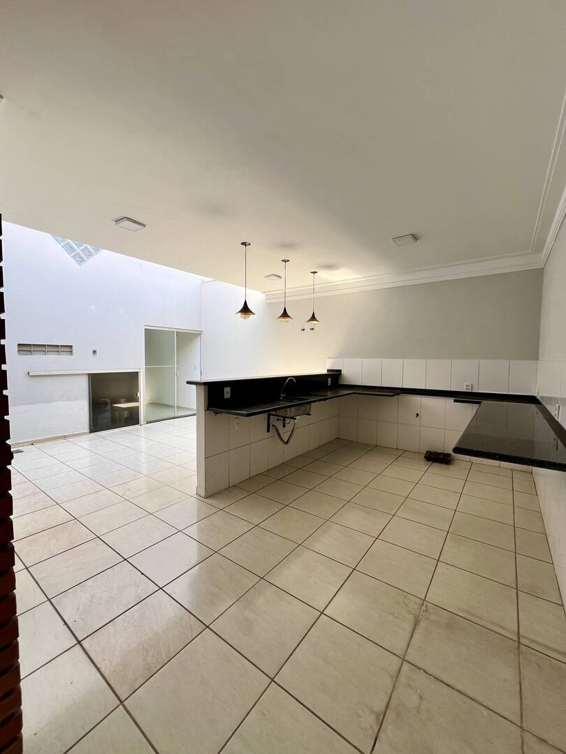 Casa para alugar com 3 quartos, 121m² - Foto 2