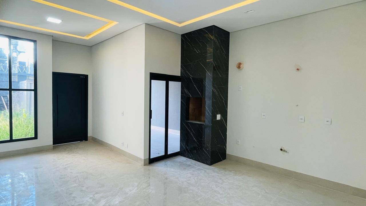 Casa à venda com 3 quartos, 106m² - Foto 1