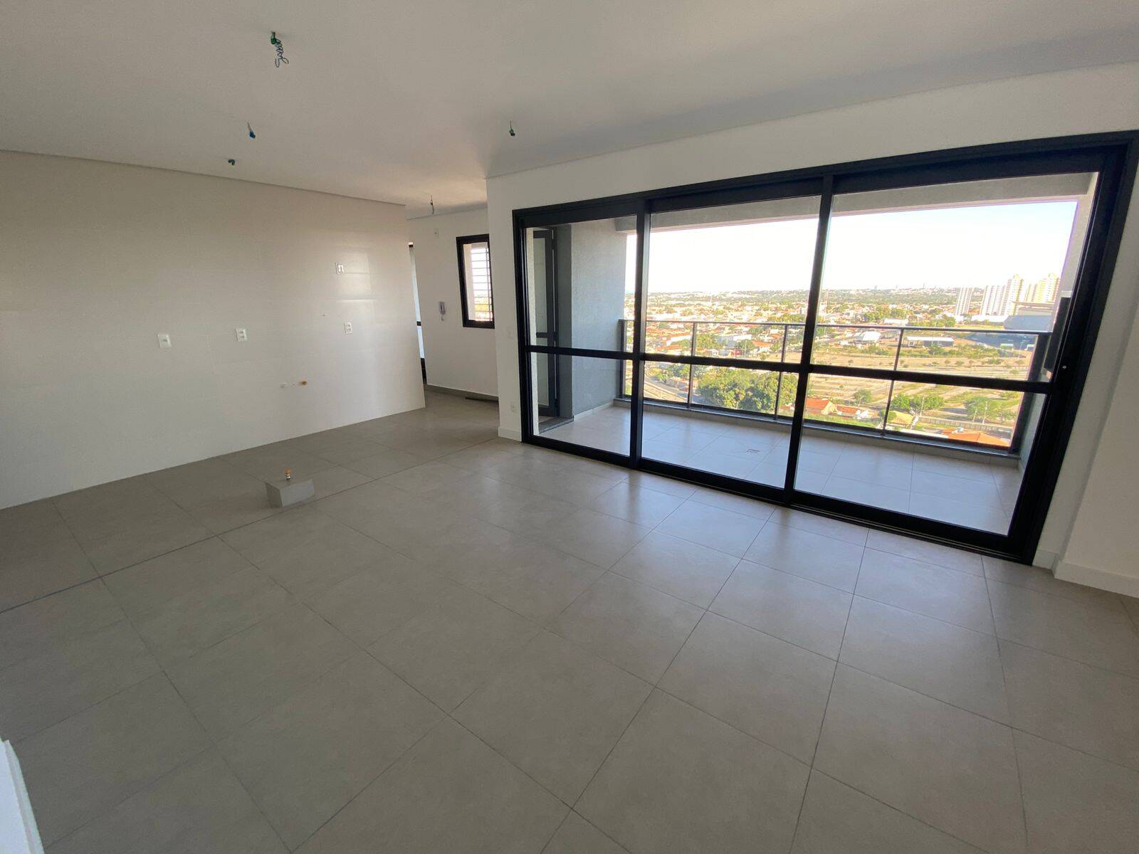 Apartamento à venda com 2 quartos, 102m² - Foto 1