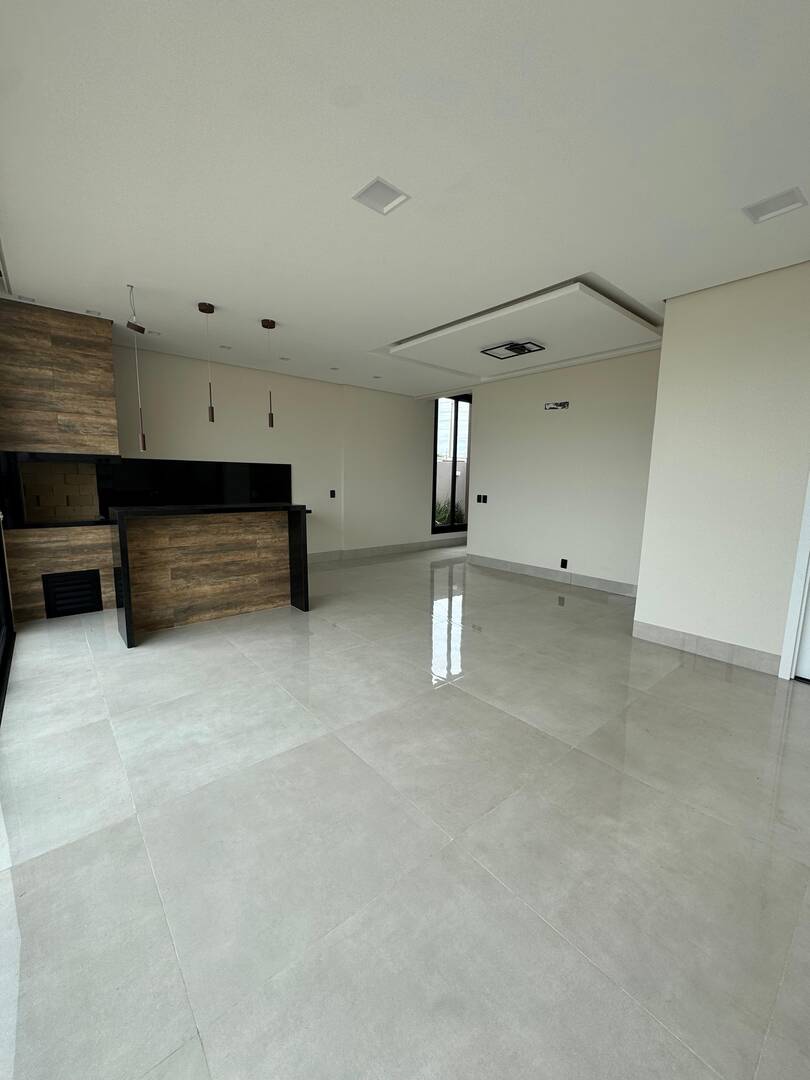 Casa à venda com 3 quartos, 180m² - Foto 1