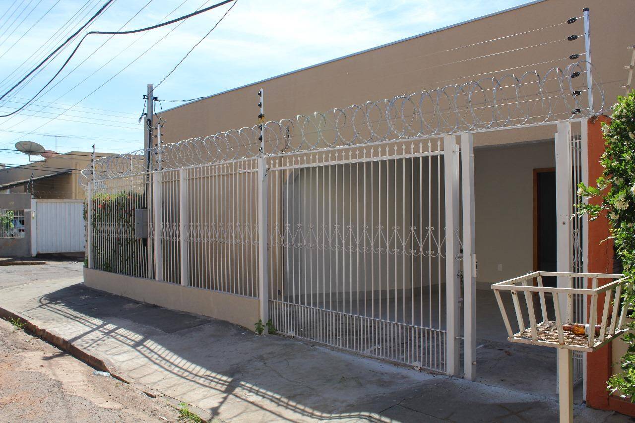 Casa à venda com 3 quartos, 158m² - Foto 2