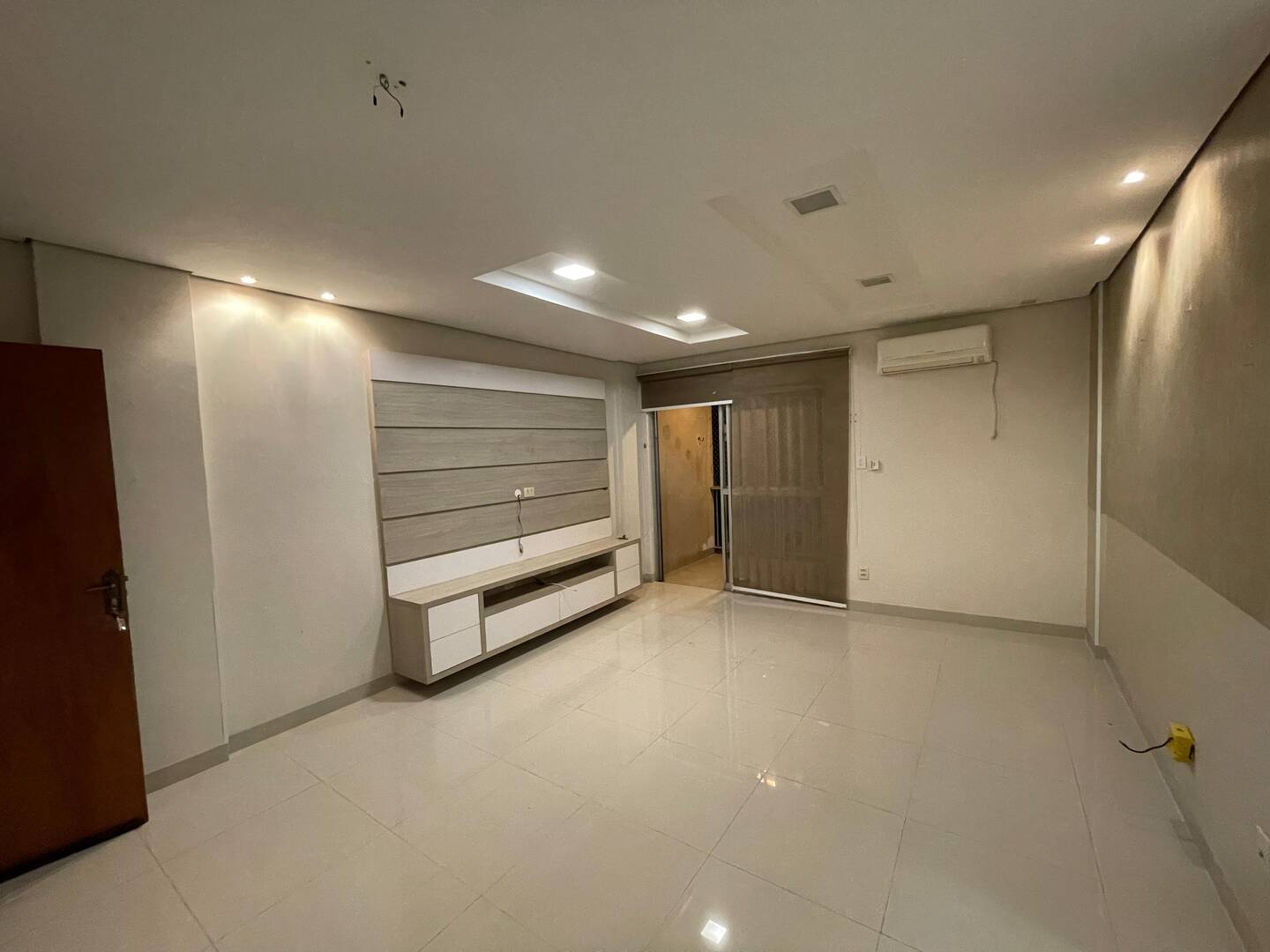 Apartamento à venda com 3 quartos, 100m² - Foto 1