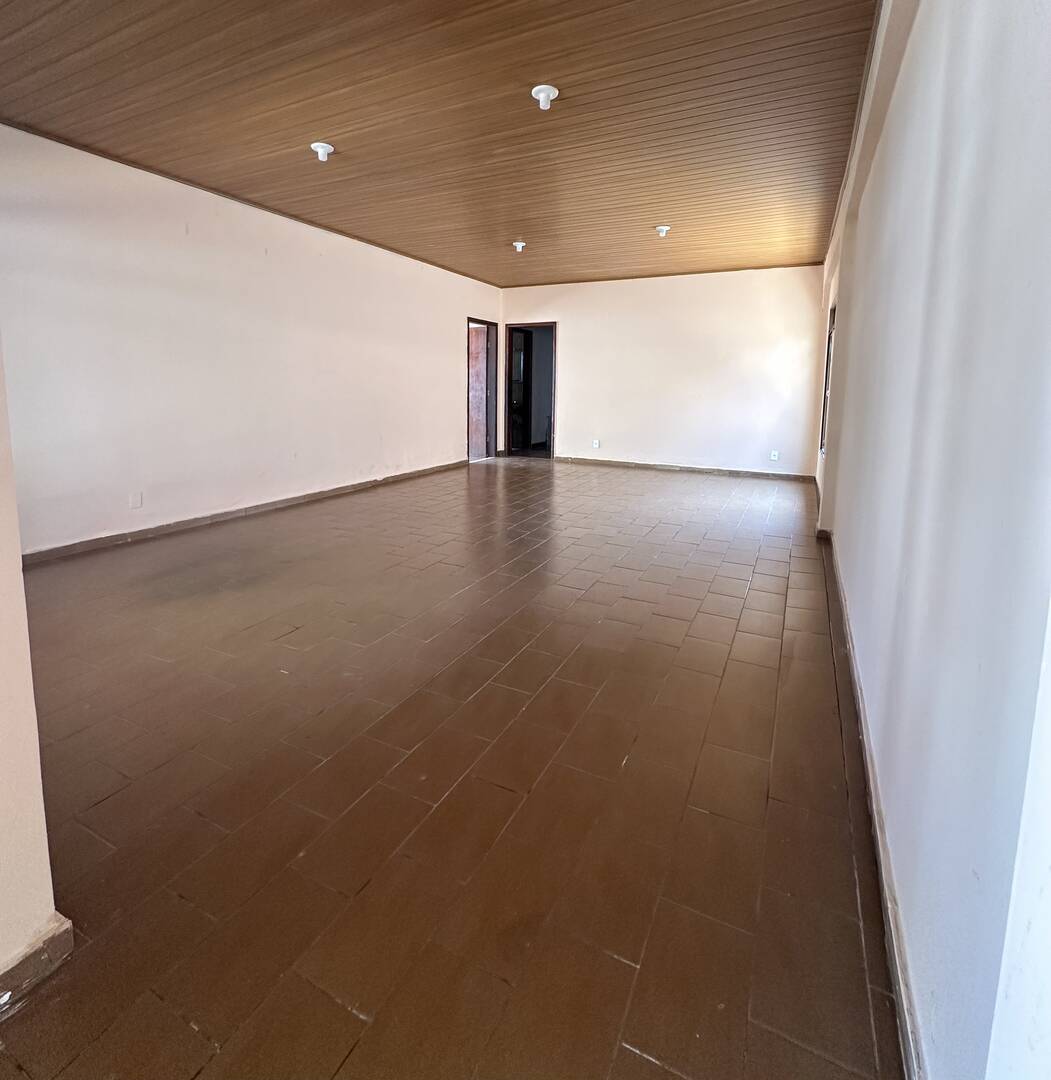 Casa à venda com 4 quartos, 235m² - Foto 2