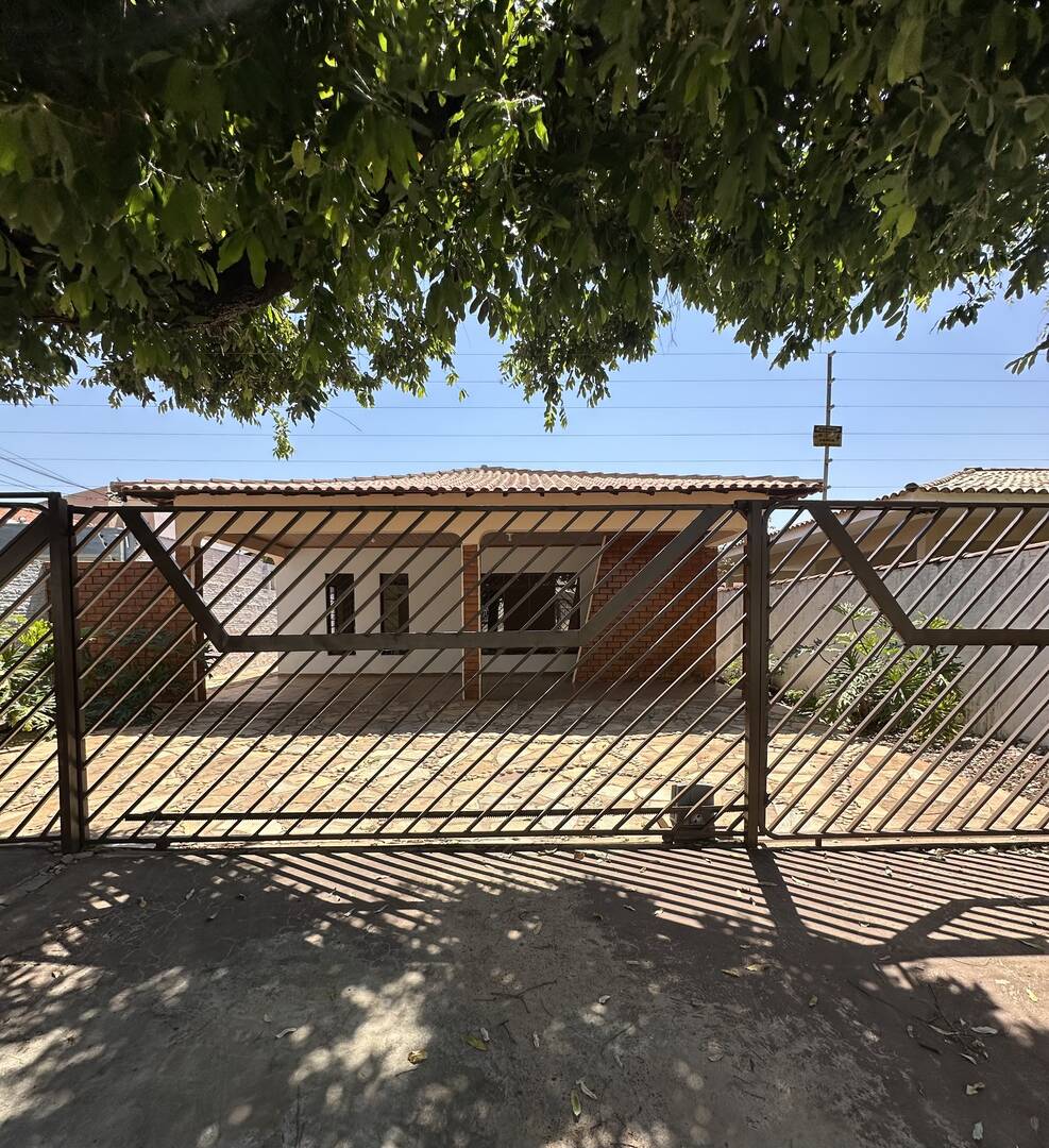 Casa à venda com 4 quartos, 235m² - Foto 1