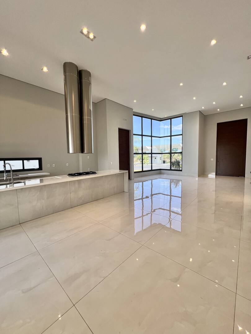 Casa de Condomínio à venda com 4 quartos, 300m² - Foto 3