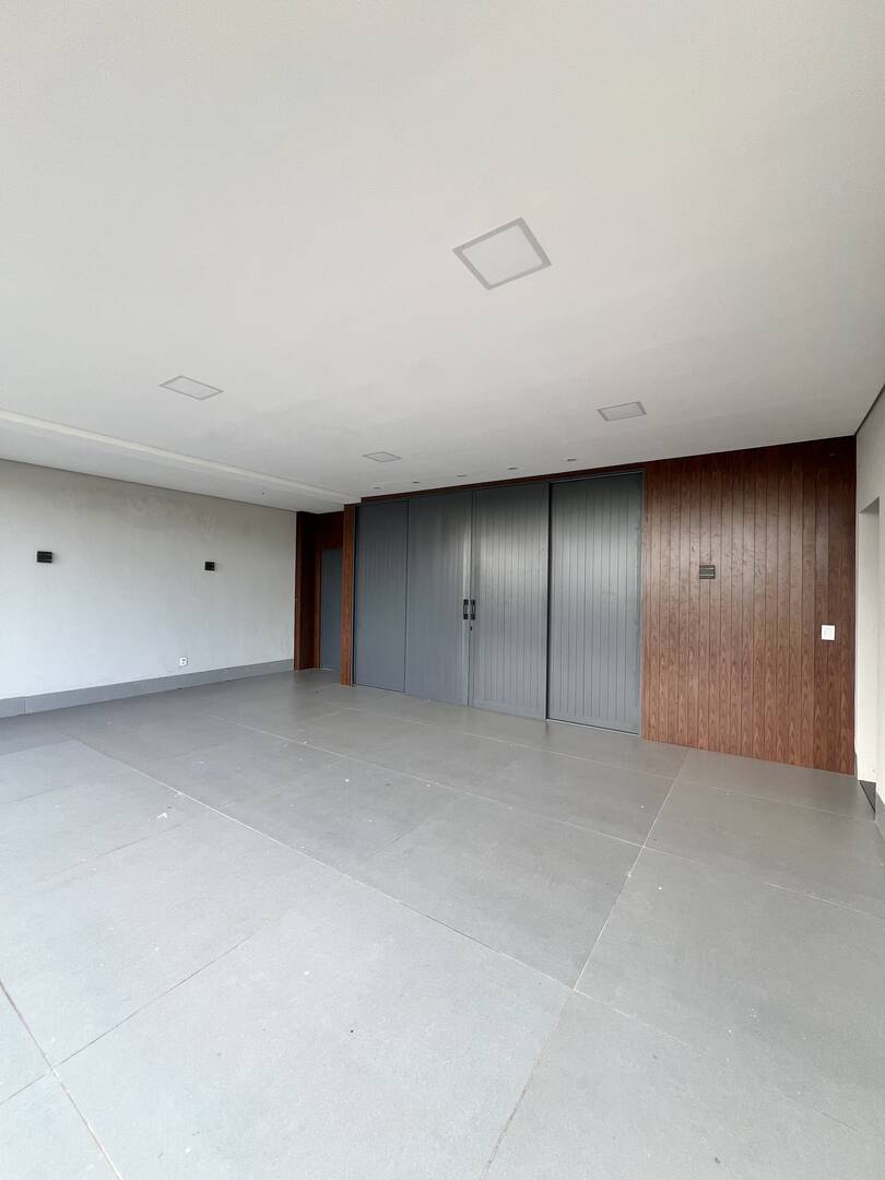 Casa de Condomínio à venda com 4 quartos, 300m² - Foto 2