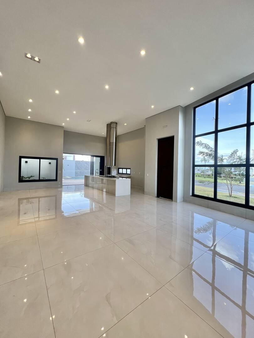 Casa de Condomínio à venda com 4 quartos, 300m² - Foto 4