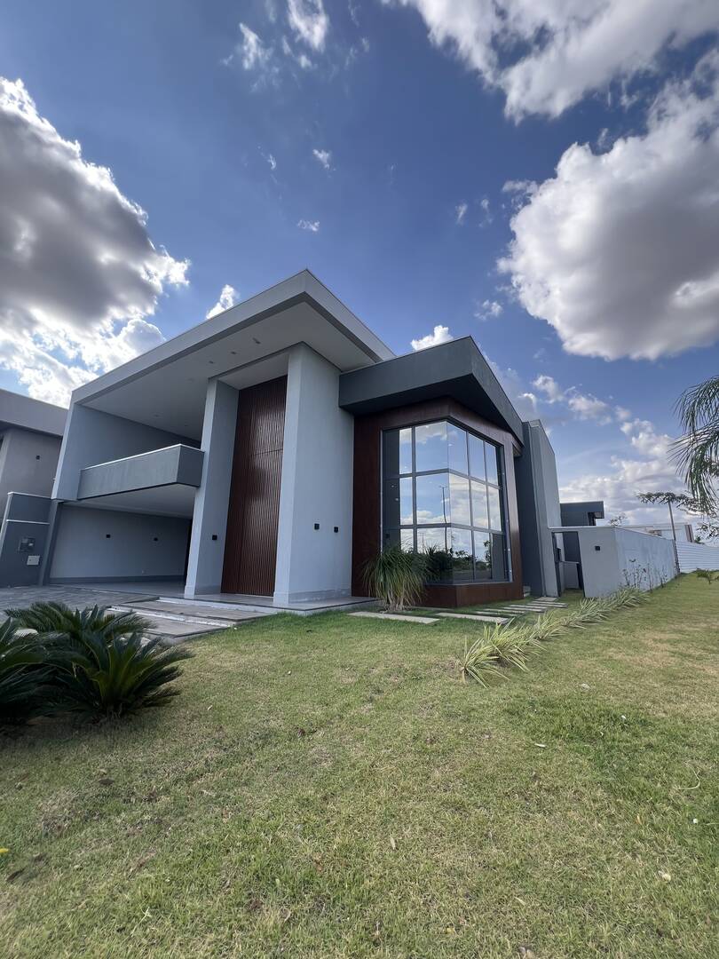 Casa de Condomínio à venda com 4 quartos, 300m² - Foto 1