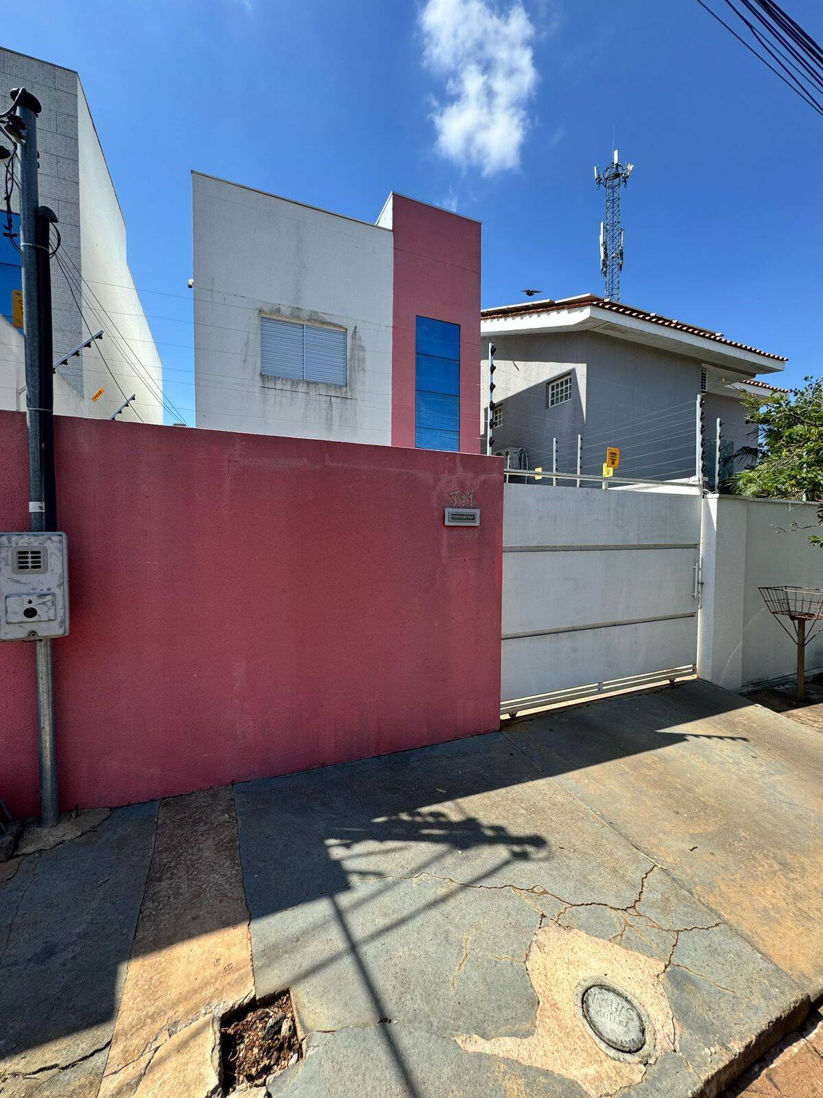 Casa à venda com 3 quartos, 186m² - Foto 1