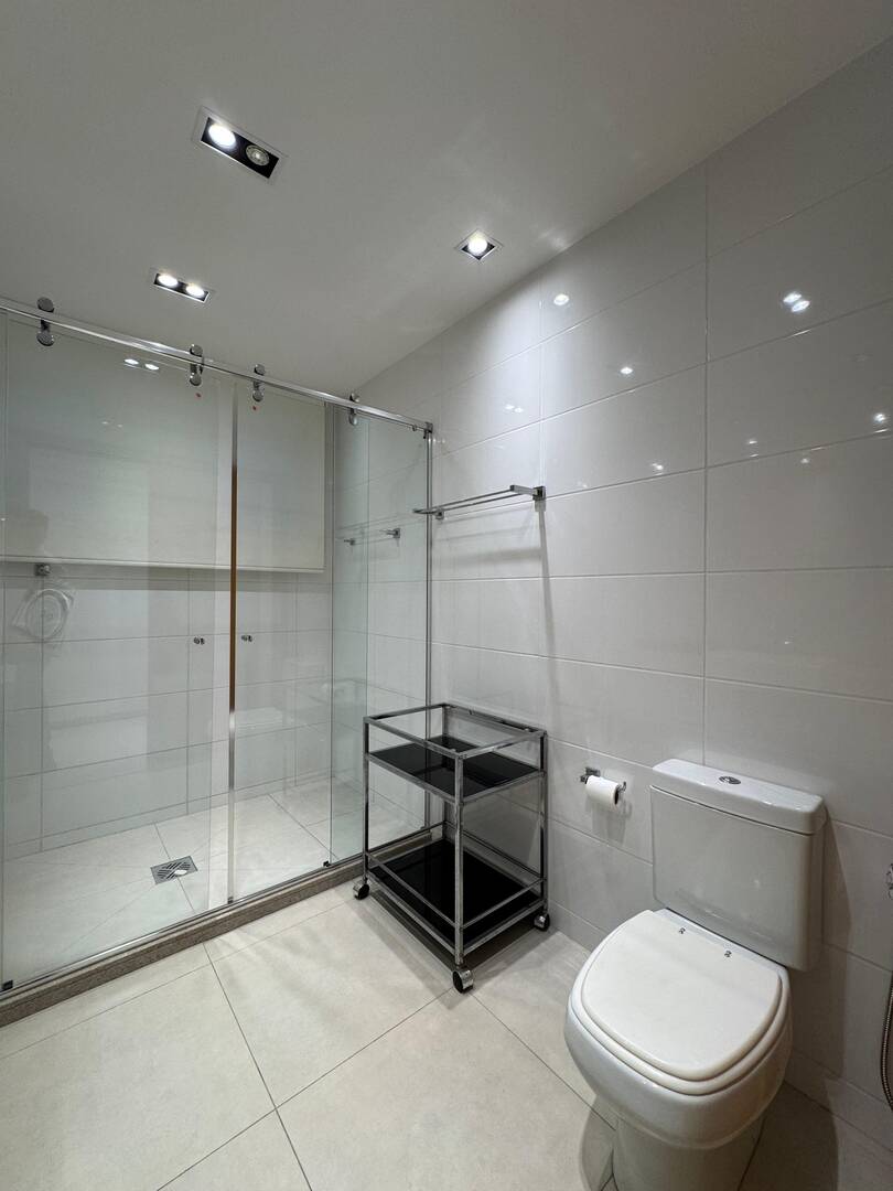 Apartamento à venda com 3 quartos, 168m² - Foto 4
