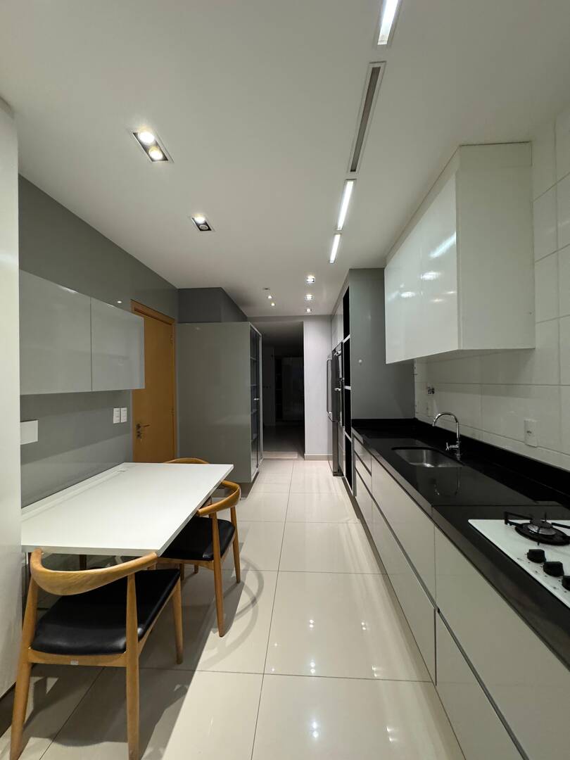 Apartamento à venda com 3 quartos, 168m² - Foto 22