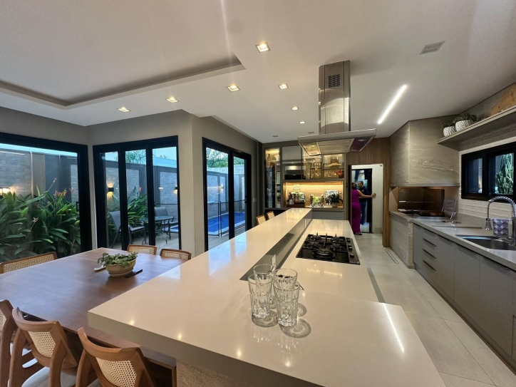 Casa de Condomínio à venda com 3 quartos, 232m² - Foto 1