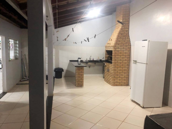 Casa à venda com 2 quartos, 180m² - Foto 9