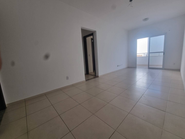 Apartamento à venda com 2 quartos, 70m² - Foto 2