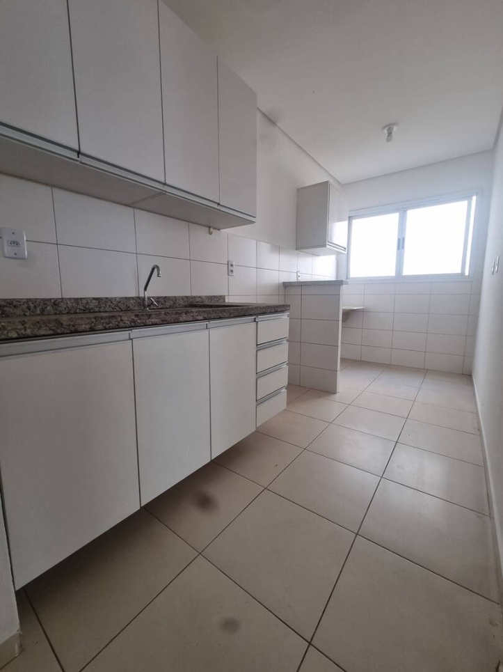 Apartamento à venda com 2 quartos, 70m² - Foto 4