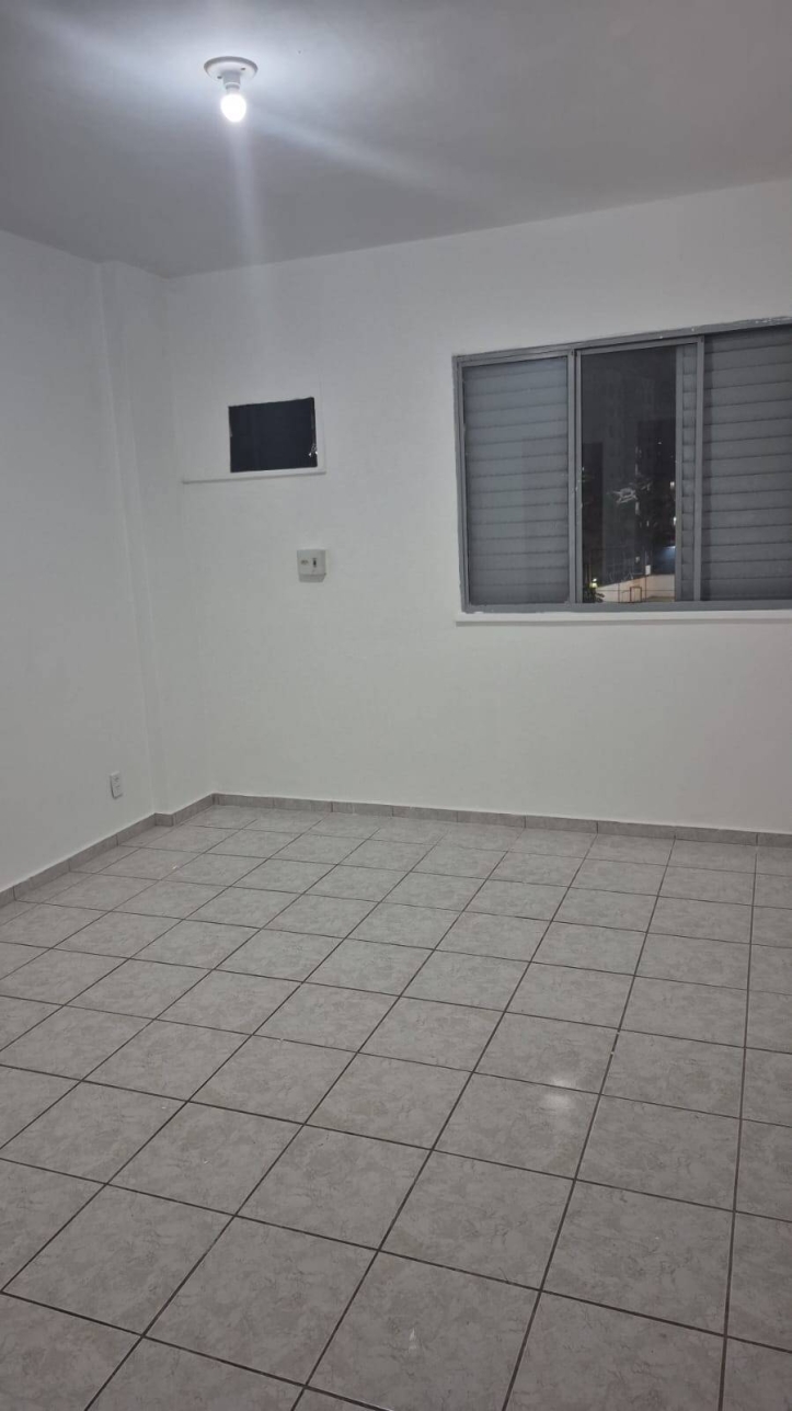 Apartamento para alugar com 3 quartos, 95m² - Foto 11