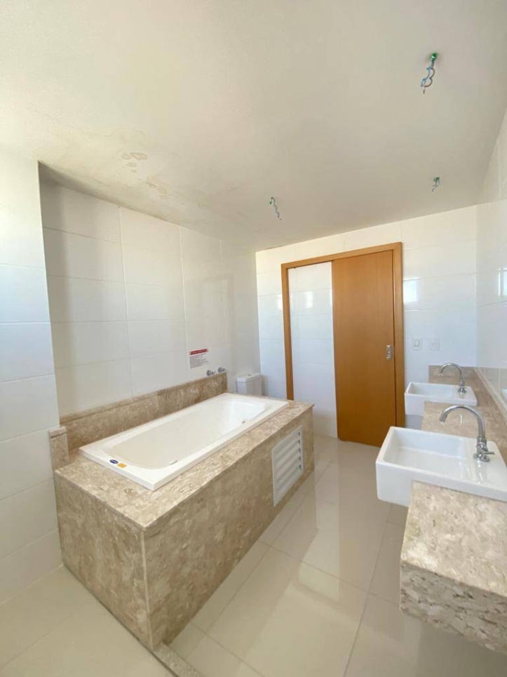 Apartamento à venda com 4 quartos, 226m² - Foto 4