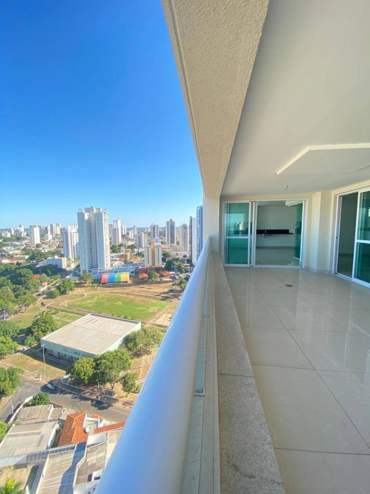 Apartamento à venda com 4 quartos, 226m² - Foto 1