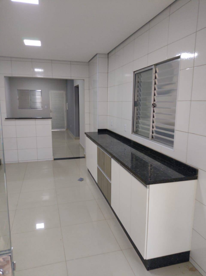 Casa à venda com 2 quartos, 81m² - Foto 2