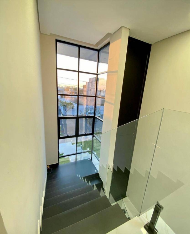 Casa à venda com 3 quartos, 222m² - Foto 2