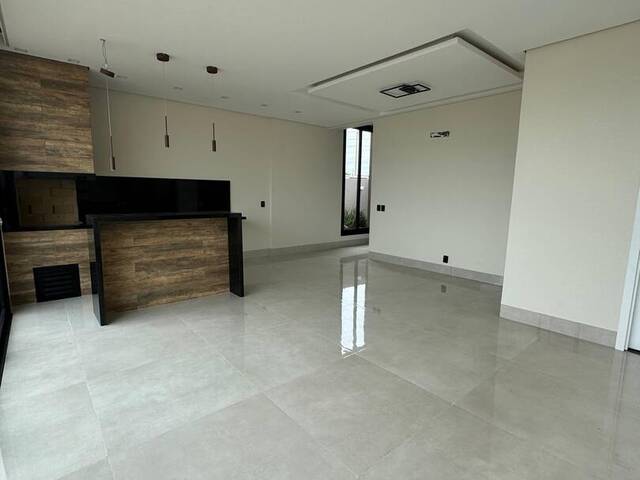 #302 - Casa para Venda em Cuiabá - MT - 1