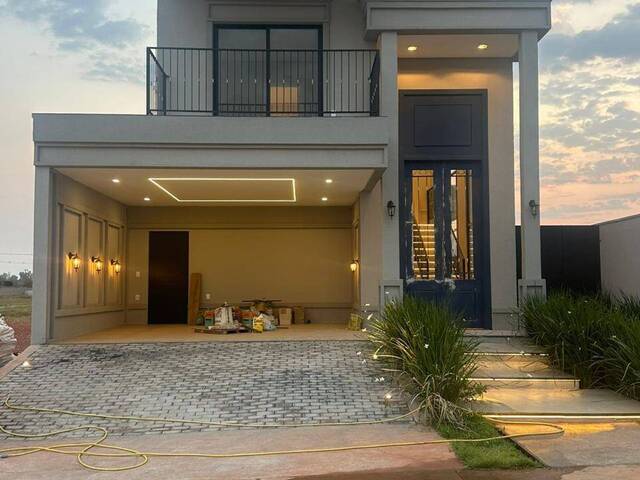 #410 - Casa para Venda em Várzea Grande - MT