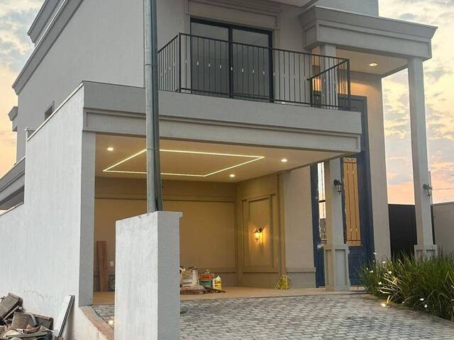 #410 - Casa para Venda em Várzea Grande - MT